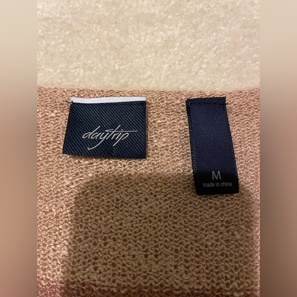 Daytrip striped distressed lightweight sweater-medium NWOT - Picture 6 of 7